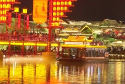 灯光璀璨！唐山河头老街吸引八方游客观光体验！